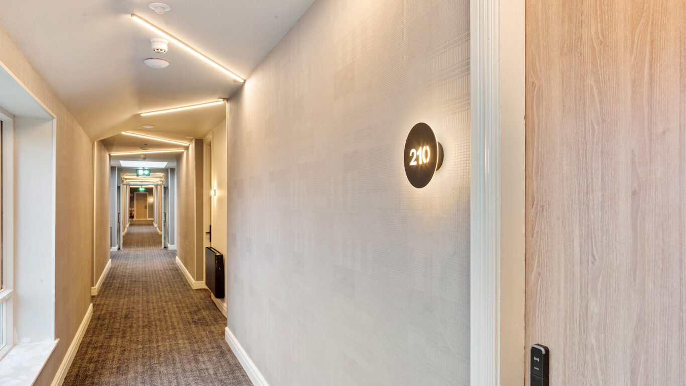 Hotel-Hallway-Master-Suite